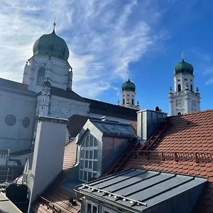 Hostel 24-7, Passau